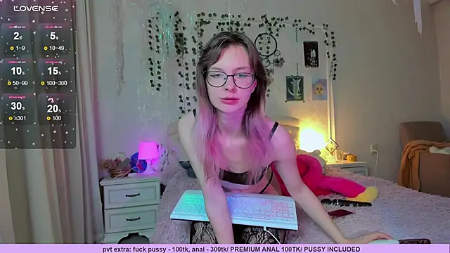 Snapshot of Neko_kitsune1 chatting on November 12, 5:24 pm Neko kitsune1 online show from November 12, 5:24 pm