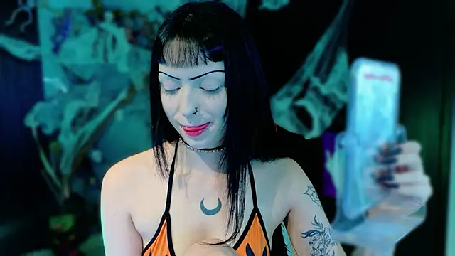 Snapshot of Madison_Jackson chatting on October 28, 10:45 pm Madison Jackson online show from October 28, 10:45 pm