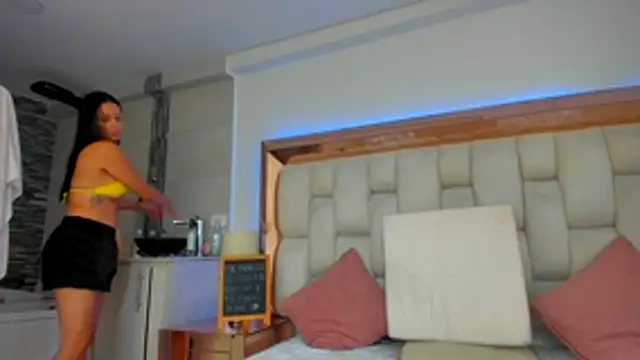 emilyparkerr01 online show from December 4, 9:01 pm