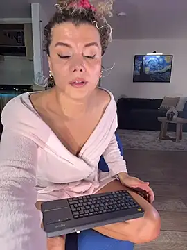 Snapshot of Georgiafox chatting on July 13, 2:58 am Georgiafox online show from July 13, 2:58 am