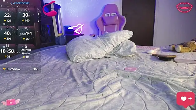 Snapshot of SexyLuna__ chatting on February 3, 11:58 pm SexyLuna online show from February 3, 11:58 pm