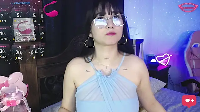 Snapshot of SexyLuna__ chatting on February 4, 10:55 pm SexyLuna online show from February 4, 10:55 pm