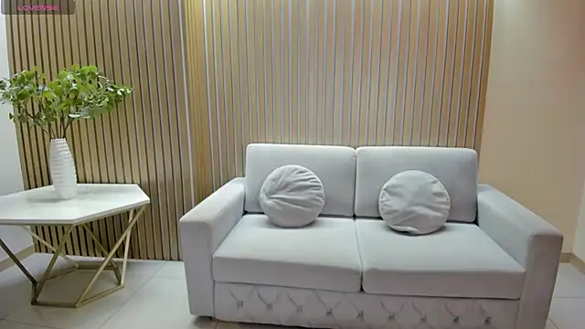 Snapshot of CharlotteCox_ chatting on May 28, 2:20 am CharlotteCox online show from May 28, 2:20 am