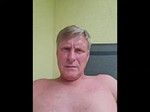 Snapshot of johnnym1 chatting on July 17, 1:18 pm johnnym1 online show from July 17, 1:18 pm