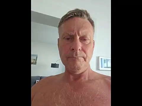 Snapshot of johnnym1 chatting on July 25, 6:33 am johnnym1 online show from July 25, 6:33 am
