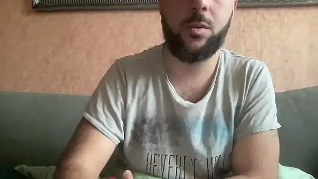 Snapshot of RedDante89 chatting on December 3, 8:16 am RedDante89 online show from December 3, 8:16 am