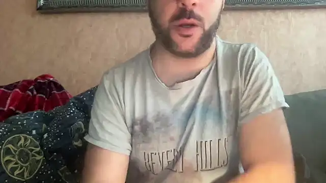 Snapshot of RedDante89 chatting on December 16, 8:09 am RedDante89 online show from December 16, 8:09 am