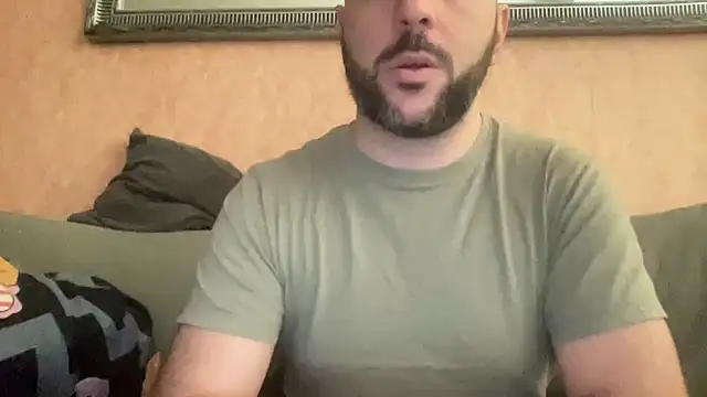 Snapshot of RedDante89 chatting on February 6, 8:18 am RedDante89 online show from February 6, 8:18 am