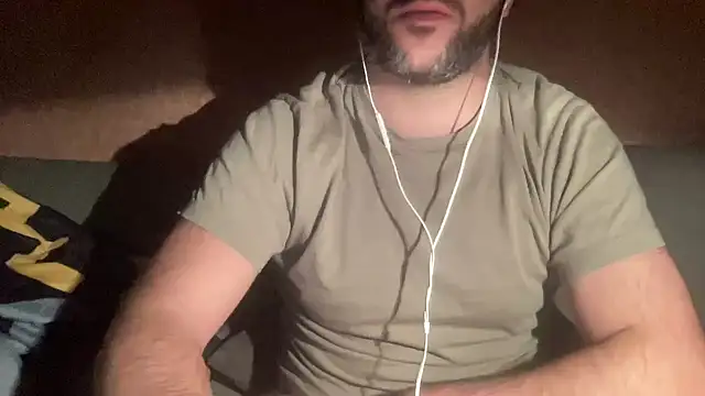 Snapshot of RedDante89 chatting on February 9, 6:58 pm RedDante89 online show from February 9, 6:58 pm