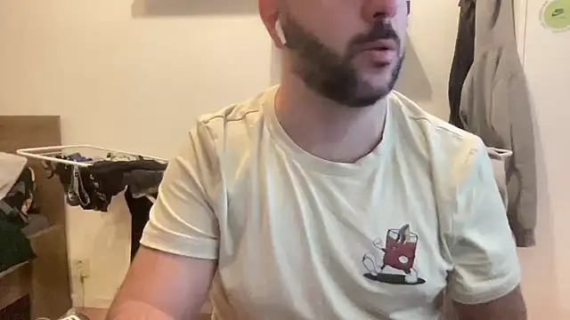 Snapshot of RedDante89 chatting on October 25, 8:11 am RedDante89 online show from October 25, 8:11 am