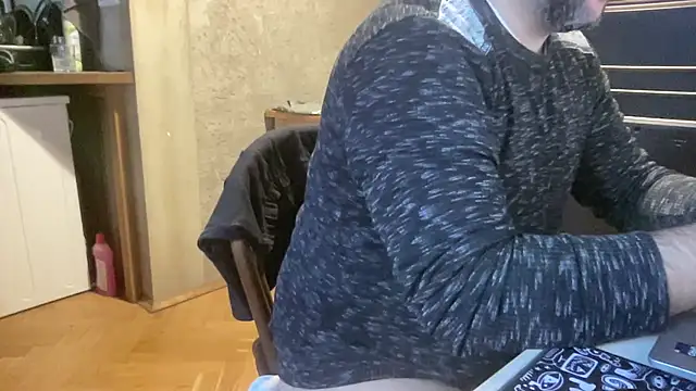 Snapshot of RedDante89 chatting on November 7, 9:53 am RedDante89 online show from November 7, 9:53 am