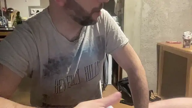 Snapshot of RedDante89 chatting on March 28, 11:37 pm RedDante89 online show from March 28, 11:37 pm