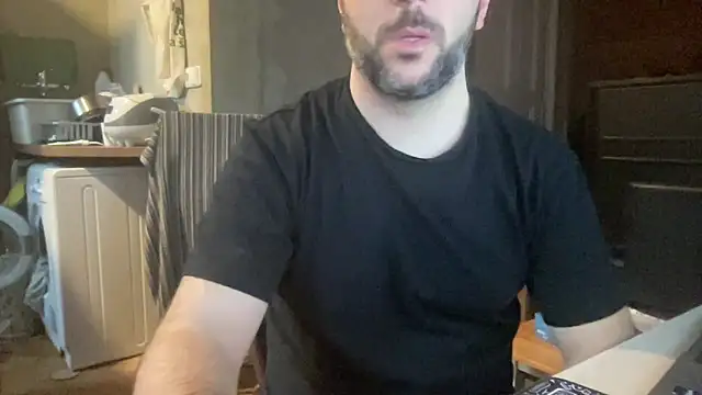Snapshot of RedDante89 chatting on April 3, 6:33 am RedDante89 online show from April 3, 6:33 am