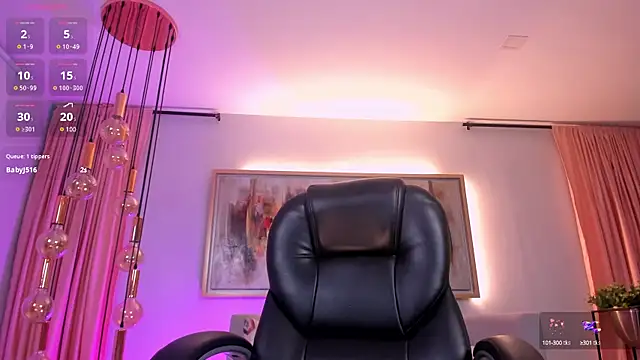 RoxanneHill  online show from January 28, 5:56 pm