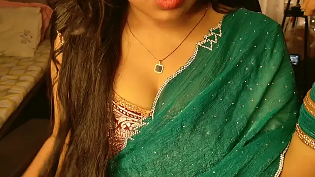 Snapshot of Spice-Summi chatting on July 14, 6:35 pm Spice-Summi online show from July 14, 6:35 pm
