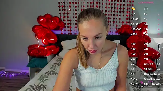 Kelly Hardy online show from February 14, 1:13 am