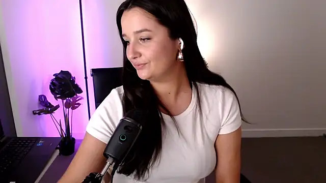 Snapshot of Lenas_Room chatting on October 3, 11:51 am Lenas Room online show from October 3, 11:51 am