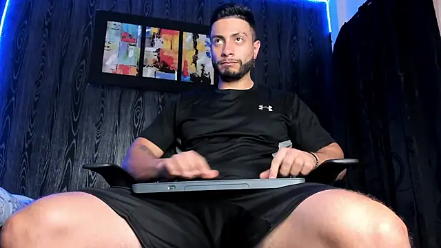 Snapshot of Mark_Buffet02 chatting on February 12, 9:33 pm Mark Buffet02 online show from February 12, 9:33 pm