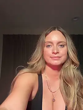 Sophie Raegan online show from December 16, 8:41 am