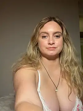 Sophie Raegan online show from April 22, 4:08 pm