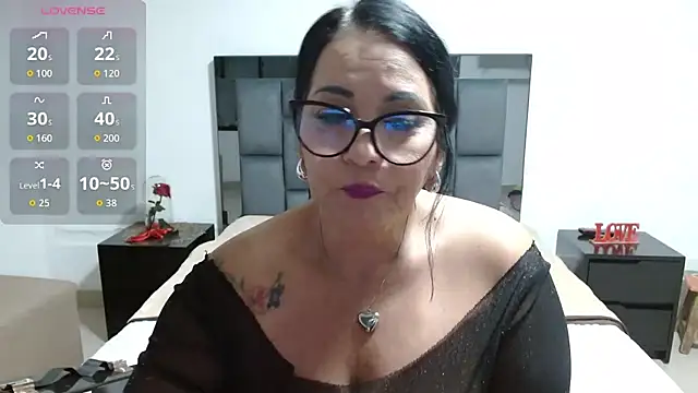 Snapshot of lindaesmeralda chatting on July 14, 11:05 am lindaesmeralda online show from July 14, 11:05 am