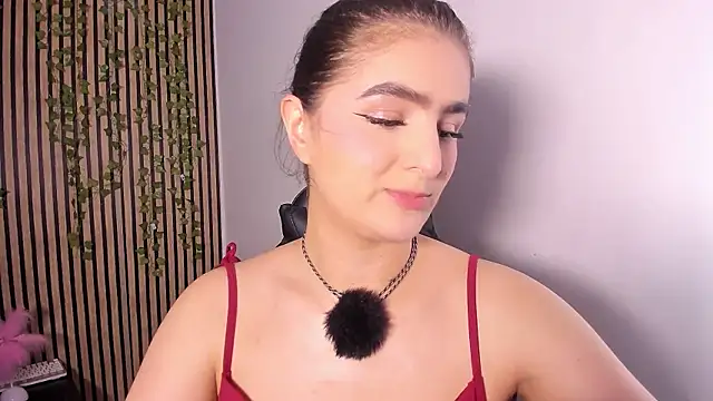 Snapshot of sofia_44 chatting on June 20, 3:37 pm sofia 44 online show from June 20, 3:37 pm