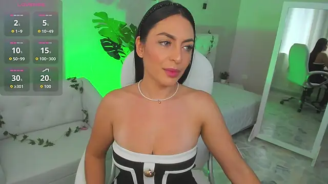 Snapshot of yourmagic_venus chatting on May 27, 9:56 pm yourmagic venus online show from May 27, 9:56 pm