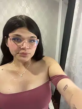 Snapshot of dayis_butera chatting on June 1, 12:29 pm dayis butera online show from June 1, 12:29 pm