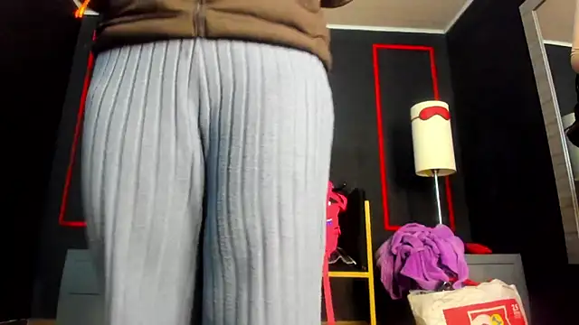 Snapshot of CharlotteScotte chatting on October 23, 11:20 am CharlotteScotte online show from October 23, 11:20 am