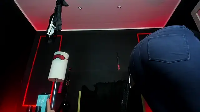 Snapshot of CharlotteScotte chatting on October 27, 11:36 am CharlotteScotte online show from October 27, 11:36 am