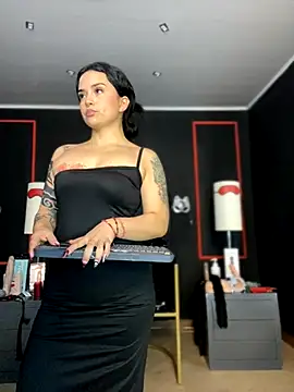 Snapshot of CharlotteScotte chatting on November 3, 11:33 am CharlotteScotte online show from November 3, 11:33 am