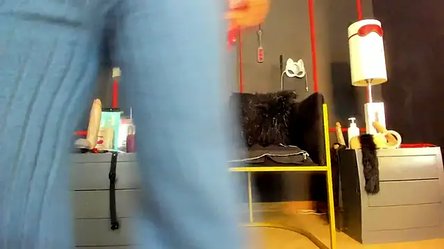 Snapshot of CharlotteScotte chatting on November 4, 11:31 am CharlotteScotte online show from November 4, 11:31 am