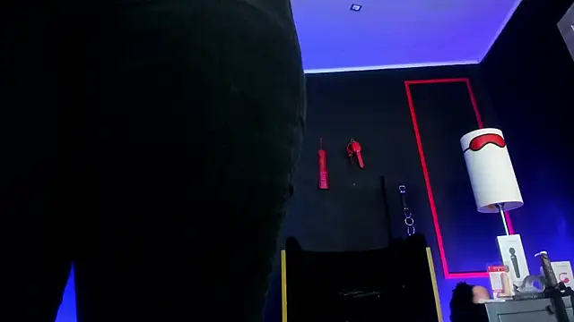 Snapshot of CharlotteScotte chatting on November 13, 11:09 am CharlotteScotte online show from November 13, 11:09 am