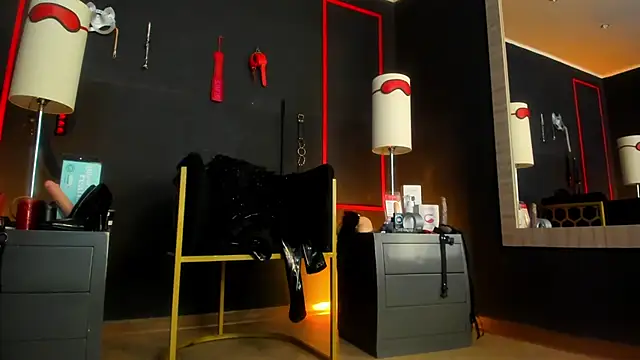 Snapshot of CharlotteScotte chatting on November 14, 12:26 pm CharlotteScotte online show from November 14, 12:26 pm