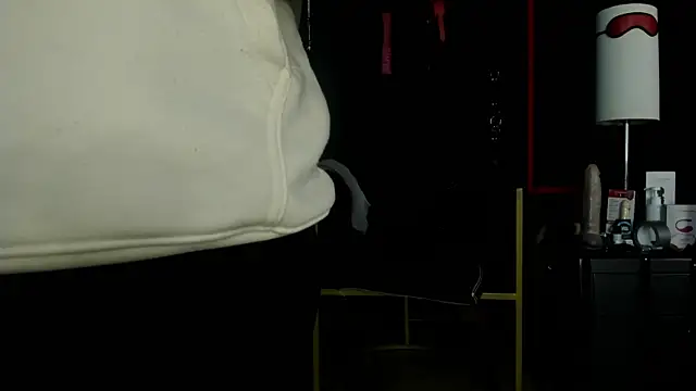 Snapshot of CharlotteScotte chatting on November 20, 1:33 pm CharlotteScotte online show from November 20, 1:33 pm