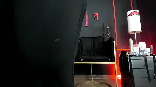 Snapshot of CharlotteScotte chatting on November 21, 11:31 am CharlotteScotte online show from November 21, 11:31 am