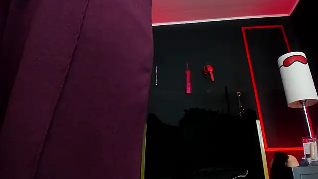 Snapshot of CharlotteScotte chatting on November 25, 12:05 pm CharlotteScotte online show from November 25, 12:05 pm