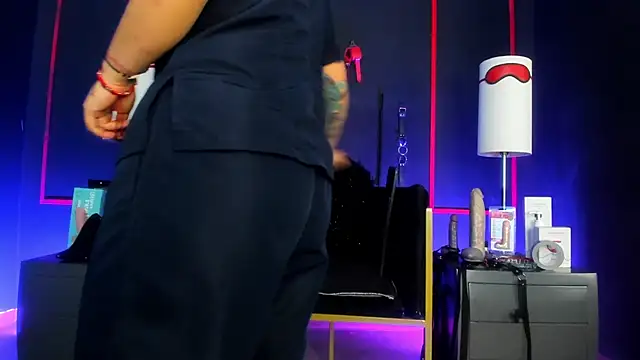 Snapshot of CharlotteScotte chatting on December 2, 11:48 am CharlotteScotte online show from December 2, 11:48 am