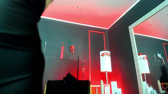 Snapshot of CharlotteScotte chatting on December 4, 12:47 pm CharlotteScotte online show from December 4, 12:47 pm