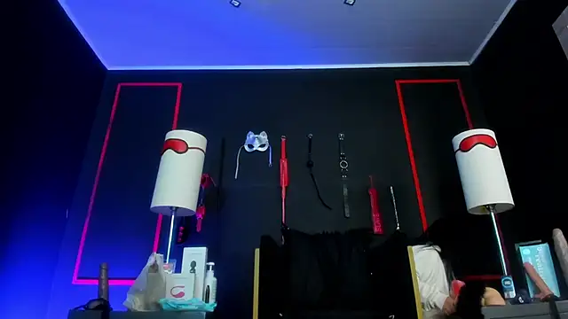 Snapshot of CharlotteScotte chatting on December 15, 11:58 am CharlotteScotte online show from December 15, 11:58 am