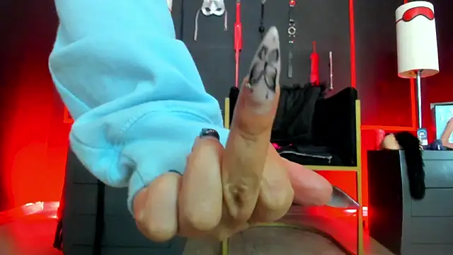 Snapshot of CharlotteScotte chatting on December 17, 11:38 am CharlotteScotte online show from December 17, 11:38 am