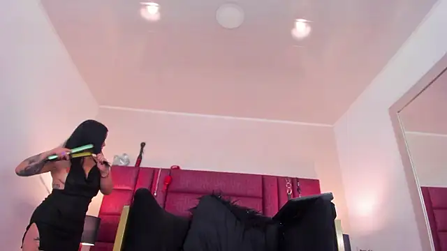 CharlotteScotte online show from March 7, 3:42 pm