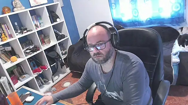 ravingr4d4 online show from October 31, 12:06 pm