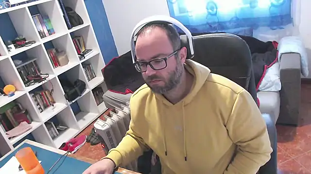 ravingr4d4 online show from November 28, 10:40 am