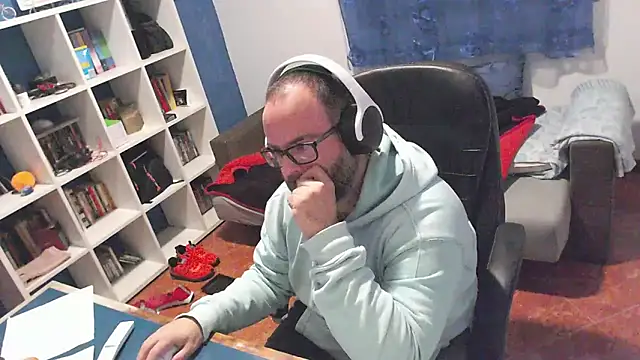 ravingr4d4 online show from December 3, 12:29 am