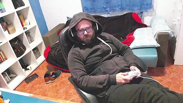 ravingr4d4 online show from December 14, 10:36 pm