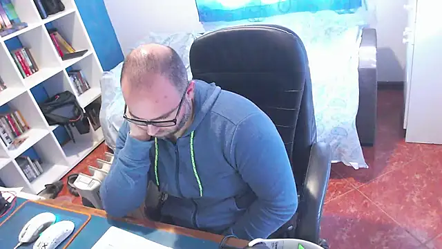 ravingr4d4 online show from February 12, 11:05 am