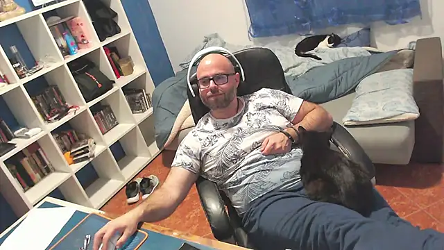 ravingr4d4 online show from March 4, 11:44 pm