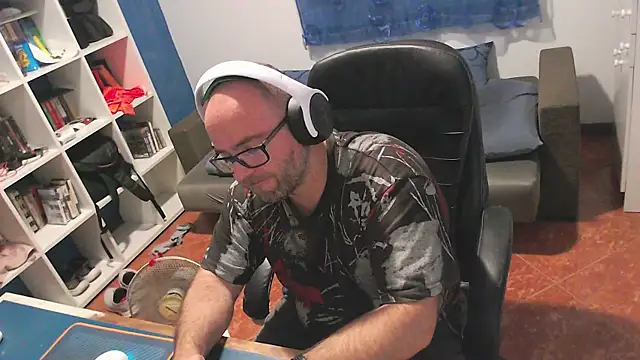 ravingr4d4 online show from May 27, 9:56 pm