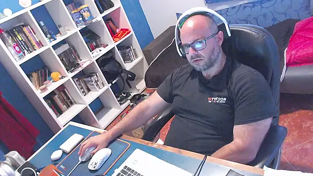 Snapshot of ravingr4d4 chatting on June 23, 9:18 am ravingr4d4 online show from June 23, 9:18 am